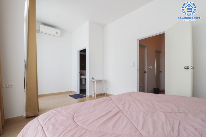 *****ทาวน์เฮ้าส์มือสองนนทบุรี แบรนด์คุณภาพ Q.House ม.คาซ่า วอเตอร์ไซต์ พระราม5 เนื้อที่กว้างเกือบ 33 ตร.ว. ฟังก์ชัน 3 ห้องนอน 3 ห้องน้ำ ที่จอดรถ 2 คัน เชื่อมต่อถนนหลากหลายเส้นทาง หน้าโครงการติดถนนราชพฤกษ์ ใกล้รถไฟฟ้าสายสีม่วง "สถานีแยกติวานนท์" และ จุดขึ้นทางด่วน "ศรีรัช" จองด่วน!